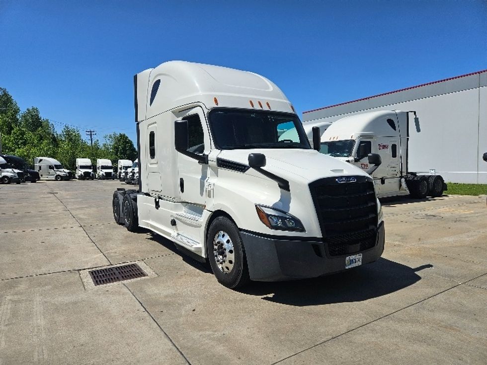 Sleeper Tractor-Heavy Duty Tractors-Freightliner-2020-T12664ST-Moberly-MO-579,187\n\t\tmiles-$ 56,750 - Image 1