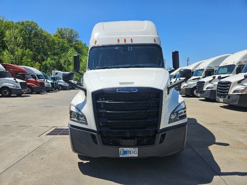 Sleeper Tractor-Heavy Duty Tractors-Freightliner-2020-T12664ST-Moberly-MO-579,187\n\t\tmiles-$ 56,750 - Image 2