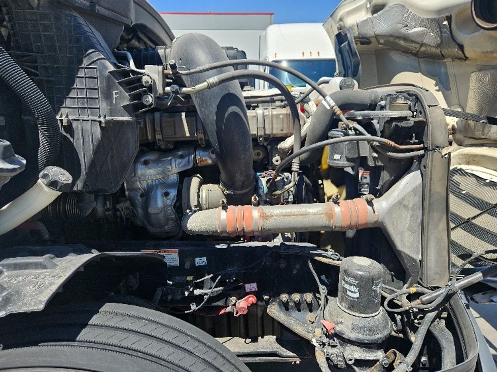 Sleeper Tractor-Heavy Duty Tractors-Freightliner-2020-T12664ST-Moberly-MO-579,187\n\t\tmiles-$ 56,750 - Image 20