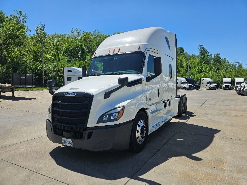 Sleeper Tractor-Heavy Duty Tractors-Freightliner-2020-T12664ST-Moberly-MO-579,187\n\t\tmiles-$ 56,750 - Image 3