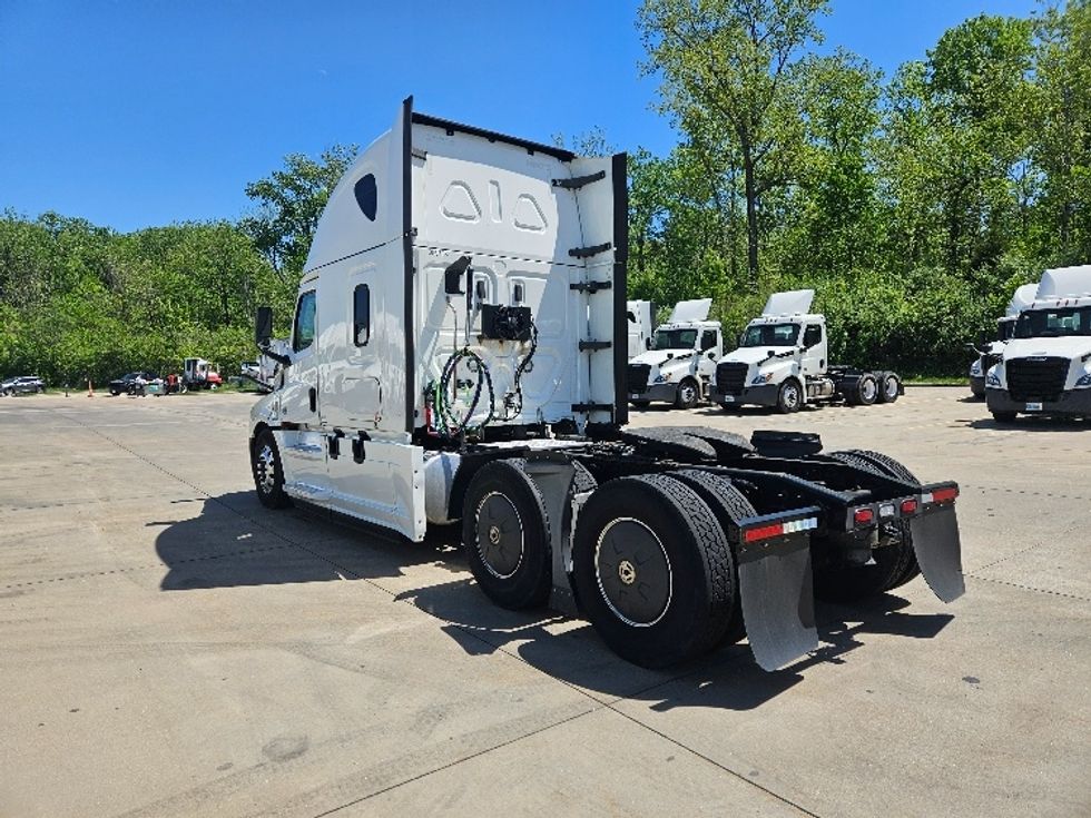 Sleeper Tractor-Heavy Duty Tractors-Freightliner-2020-T12664ST-Moberly-MO-579,187\n\t\tmiles-$ 56,750 - Image 5
