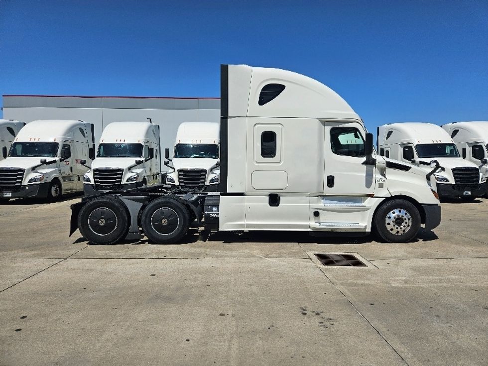 Sleeper Tractor-Heavy Duty Tractors-Freightliner-2020-T12664ST-Moberly-MO-579,187\n\t\tmiles-$ 56,750 - Image 8