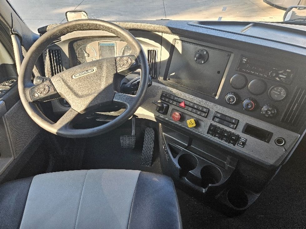 Sleeper Tractor-Heavy Duty Tractors-Freightliner-2020-T12664ST-Moberly-MO-584,400\n\t\tmiles-$ 58,250 - Image 11