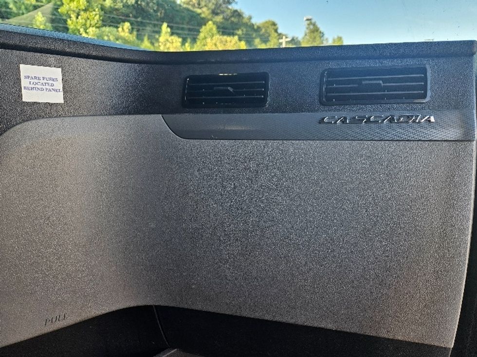 Sleeper Tractor-Heavy Duty Tractors-Freightliner-2020-T12664ST-Moberly-MO-584,400\n\t\tmiles-$ 58,250 - Image 14