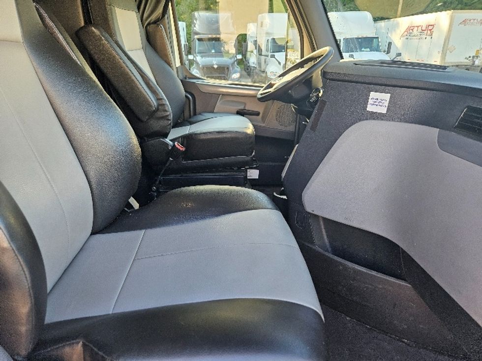 Sleeper Tractor-Heavy Duty Tractors-Freightliner-2020-T12664ST-Moberly-MO-584,400\n\t\tmiles-$ 58,250 - Image 15