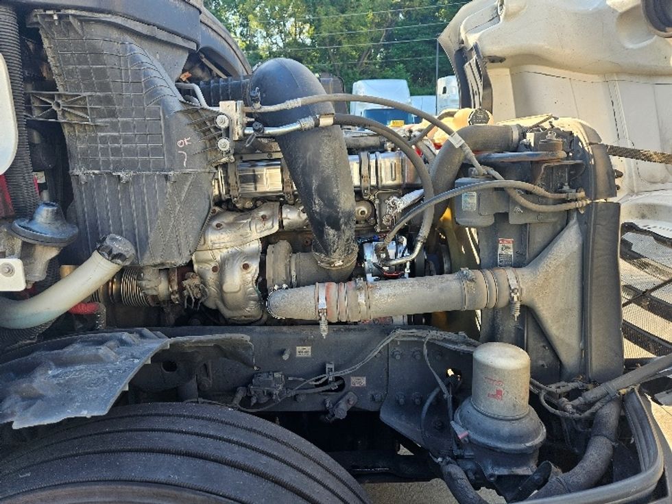 Sleeper Tractor-Heavy Duty Tractors-Freightliner-2020-T12664ST-Moberly-MO-584,400\n\t\tmiles-$ 58,250 - Image 20