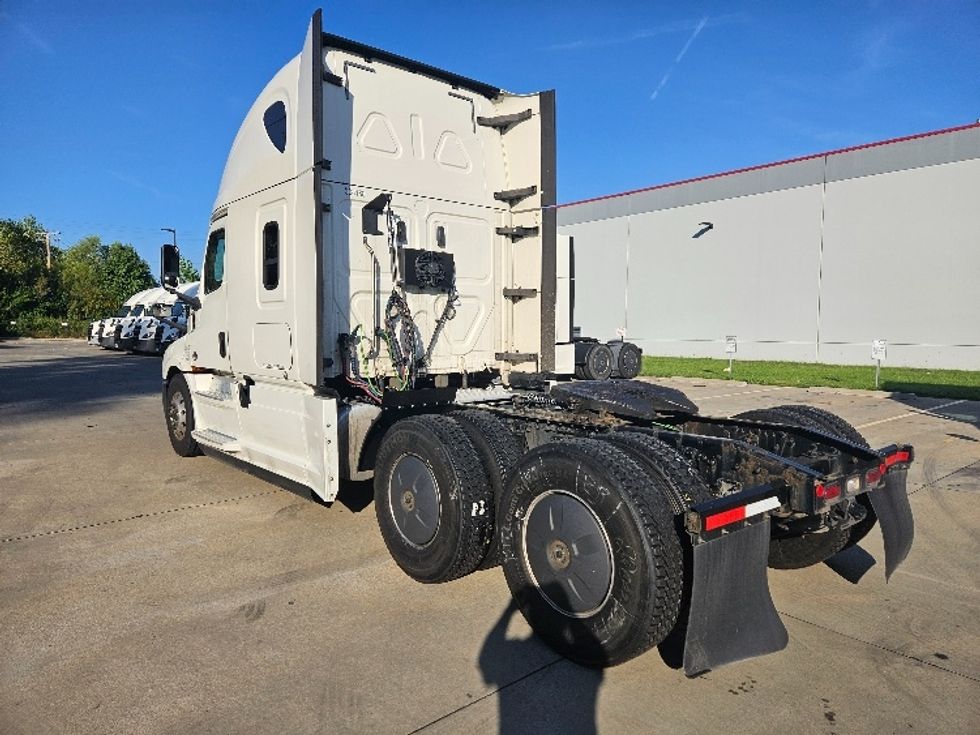Sleeper Tractor-Heavy Duty Tractors-Freightliner-2020-T12664ST-Moberly-MO-584,400\n\t\tmiles-$ 58,250 - Image 5