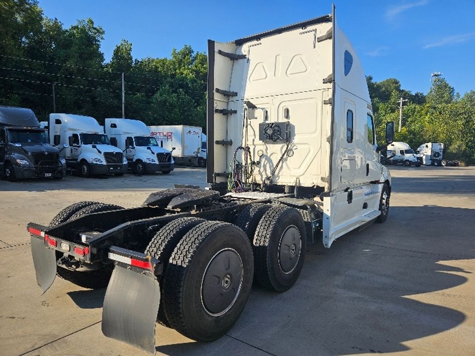 Sleeper Tractor-Heavy Duty Tractors-Freightliner-2020-T12664ST-Moberly-MO-584,400\n\t\tmiles-$ 58,250 - Image 7