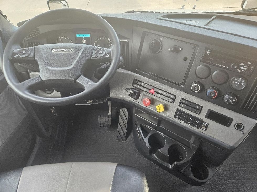 Sleeper Tractor-Heavy Duty Tractors-Freightliner-2020-T12664ST-Moberly-MO-587,189\n\t\tmiles-$ 57,250 - Image 11