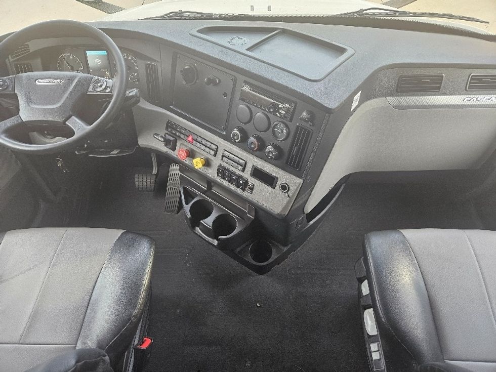 Sleeper Tractor-Heavy Duty Tractors-Freightliner-2020-T12664ST-Moberly-MO-587,189\n\t\tmiles-$ 57,250 - Image 12