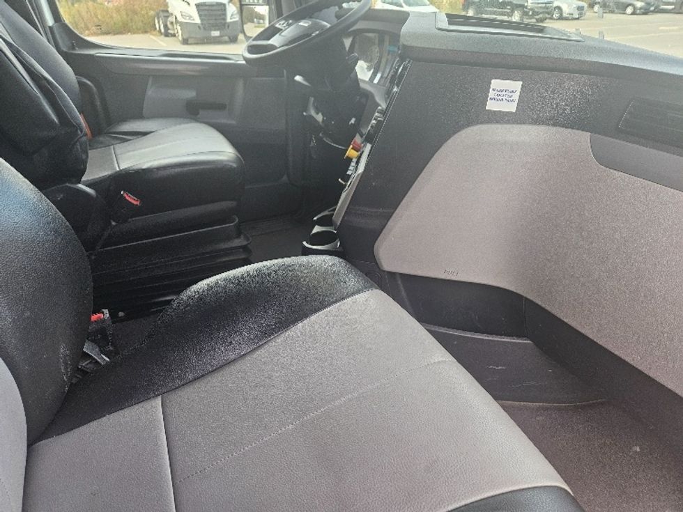 Sleeper Tractor-Heavy Duty Tractors-Freightliner-2020-T12664ST-Moberly-MO-587,189\n\t\tmiles-$ 57,250 - Image 15