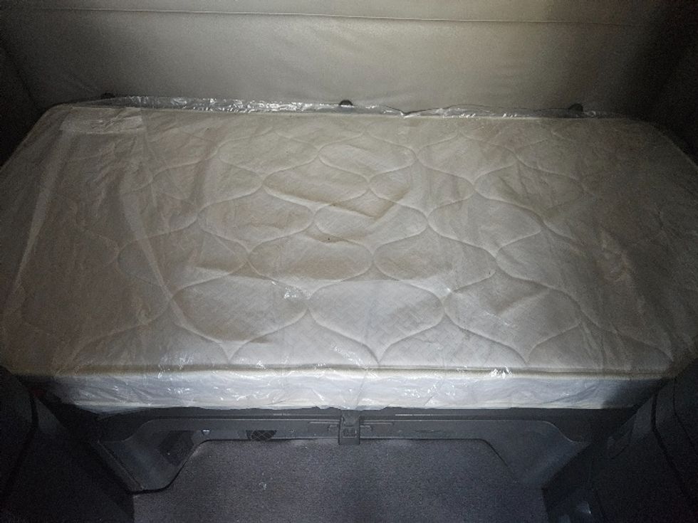 Sleeper Tractor-Heavy Duty Tractors-Freightliner-2020-T12664ST-Moberly-MO-587,189\n\t\tmiles-$ 57,250 - Image 17