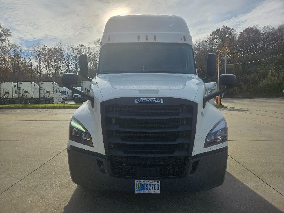 Sleeper Tractor-Heavy Duty Tractors-Freightliner-2020-T12664ST-Moberly-MO-587,189\n\t\tmiles-$ 57,250 - Image 2