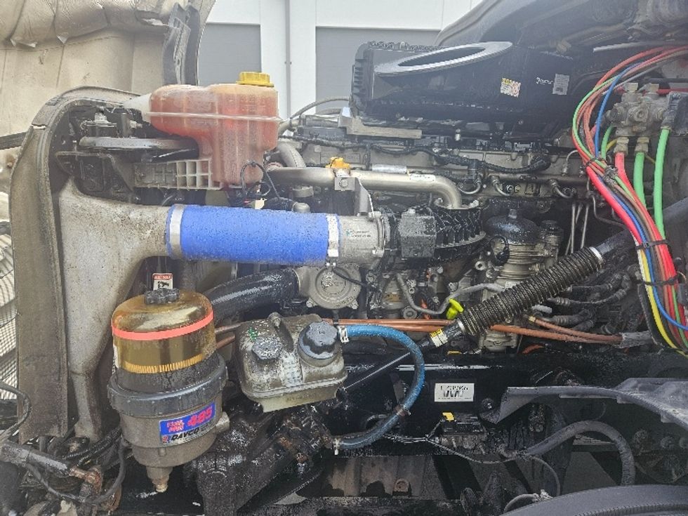 Sleeper Tractor-Heavy Duty Tractors-Freightliner-2020-T12664ST-Moberly-MO-587,189\n\t\tmiles-$ 57,250 - Image 21