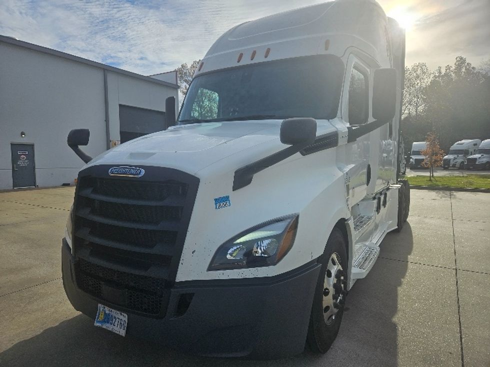 Sleeper Tractor-Heavy Duty Tractors-Freightliner-2020-T12664ST-Moberly-MO-587,189\n\t\tmiles-$ 57,250 - Image 3
