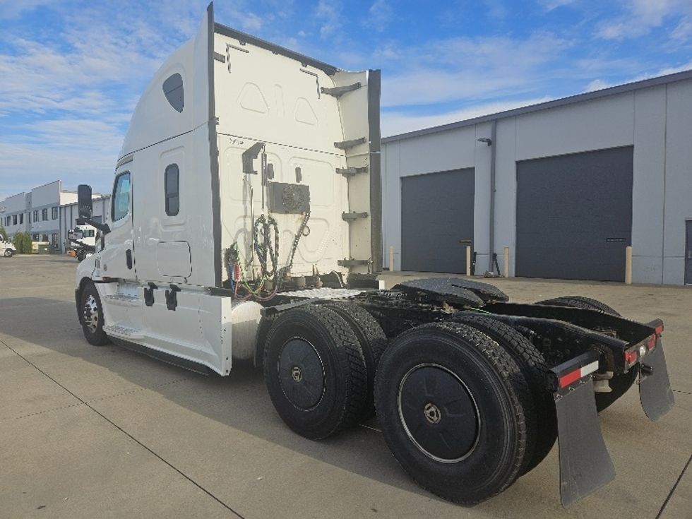Sleeper Tractor-Heavy Duty Tractors-Freightliner-2020-T12664ST-Moberly-MO-587,189\n\t\tmiles-$ 57,250 - Image 5