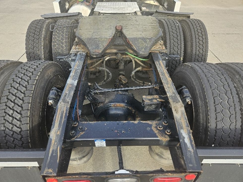 Sleeper Tractor-Heavy Duty Tractors-Freightliner-2020-T12664ST-Moberly-MO-587,189\n\t\tmiles-$ 57,250 - Image 6