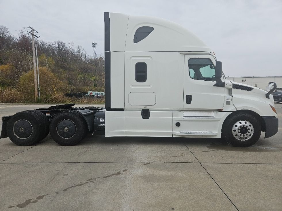 Sleeper Tractor-Heavy Duty Tractors-Freightliner-2020-T12664ST-Moberly-MO-587,189\n\t\tmiles-$ 57,250 - Image 8