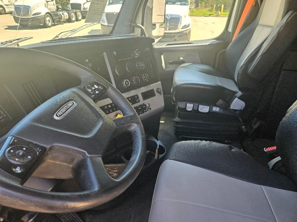 Sleeper Tractor-Heavy Duty Tractors-Freightliner-2020-T12664ST-Moberly-MO-590,628\n\t\tmiles-$ 53,250 - Image 10