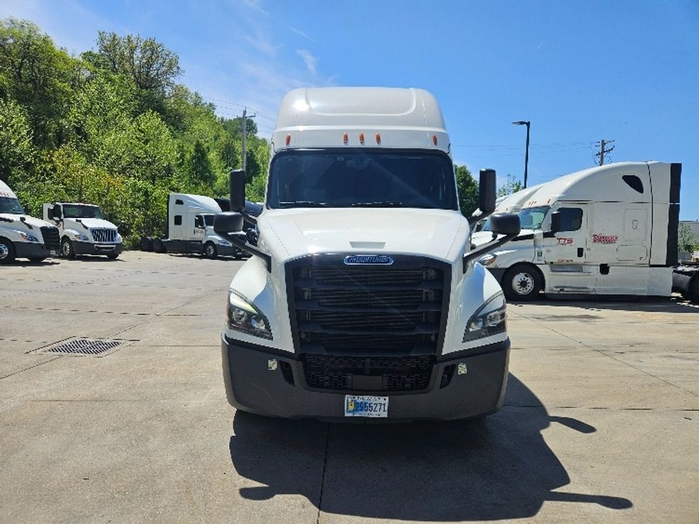 Sleeper Tractor-Heavy Duty Tractors-Freightliner-2020-T12664ST-Moberly-MO-590,628\n\t\tmiles-$ 53,250 - Image 2