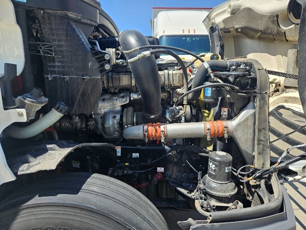 Sleeper Tractor-Heavy Duty Tractors-Freightliner-2020-T12664ST-Moberly-MO-590,628\n\t\tmiles-$ 53,250 - Image 20