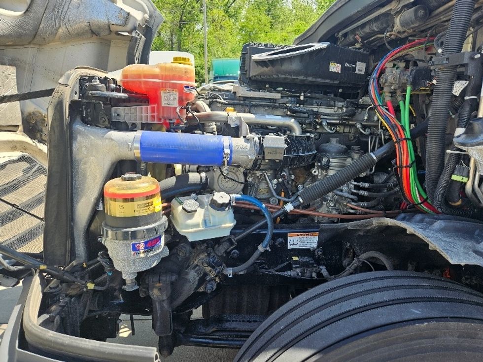 Sleeper Tractor-Heavy Duty Tractors-Freightliner-2020-T12664ST-Moberly-MO-590,628\n\t\tmiles-$ 53,250 - Image 21