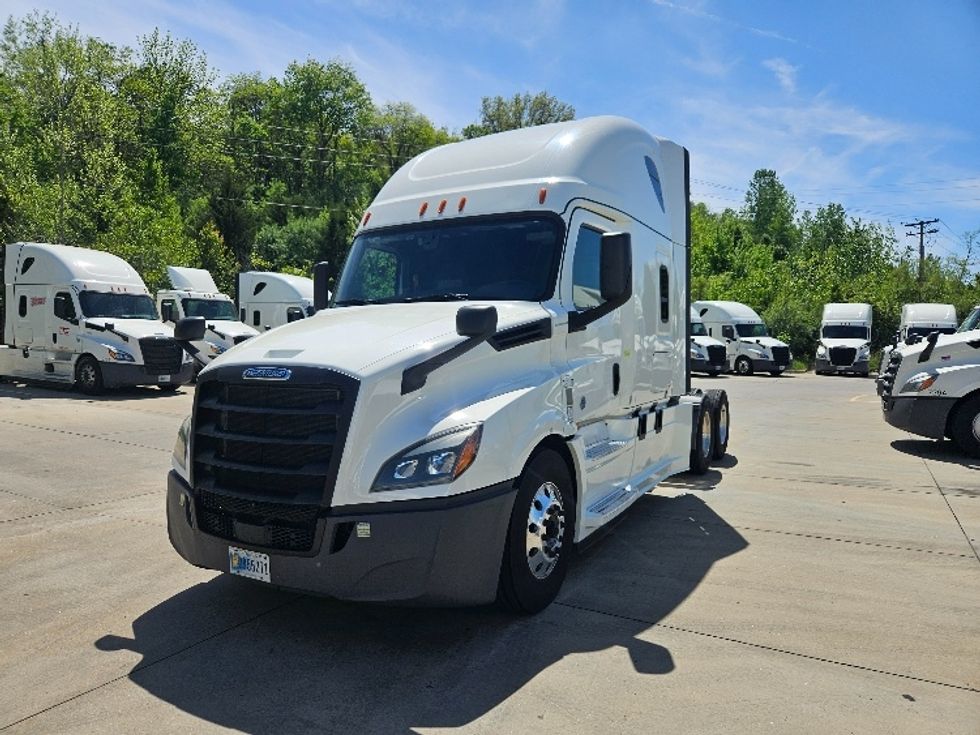 Sleeper Tractor-Heavy Duty Tractors-Freightliner-2020-T12664ST-Moberly-MO-590,628\n\t\tmiles-$ 53,250 - Image 3
