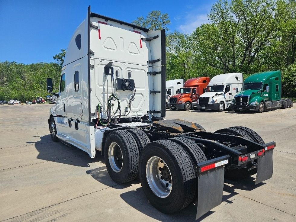 Sleeper Tractor-Heavy Duty Tractors-Freightliner-2020-T12664ST-Moberly-MO-590,628\n\t\tmiles-$ 53,250 - Image 5