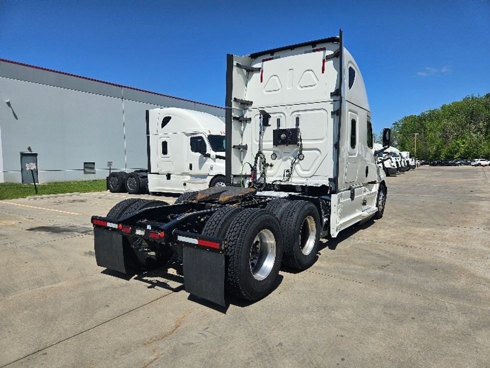 Sleeper Tractor-Heavy Duty Tractors-Freightliner-2020-T12664ST-Moberly-MO-590,628\n\t\tmiles-$ 53,250 - Image 7