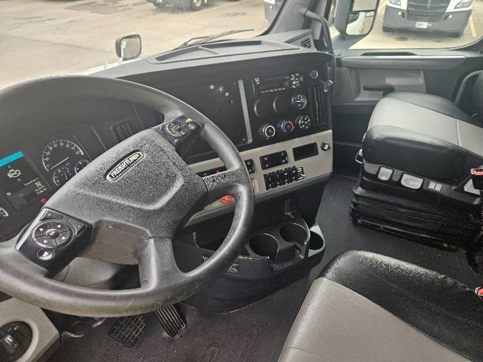Sleeper Tractor-Heavy Duty Tractors-Freightliner-2020-T12664ST-Moberly-MO-591,492\n\t\tmiles-$ 53,750 - Image 10