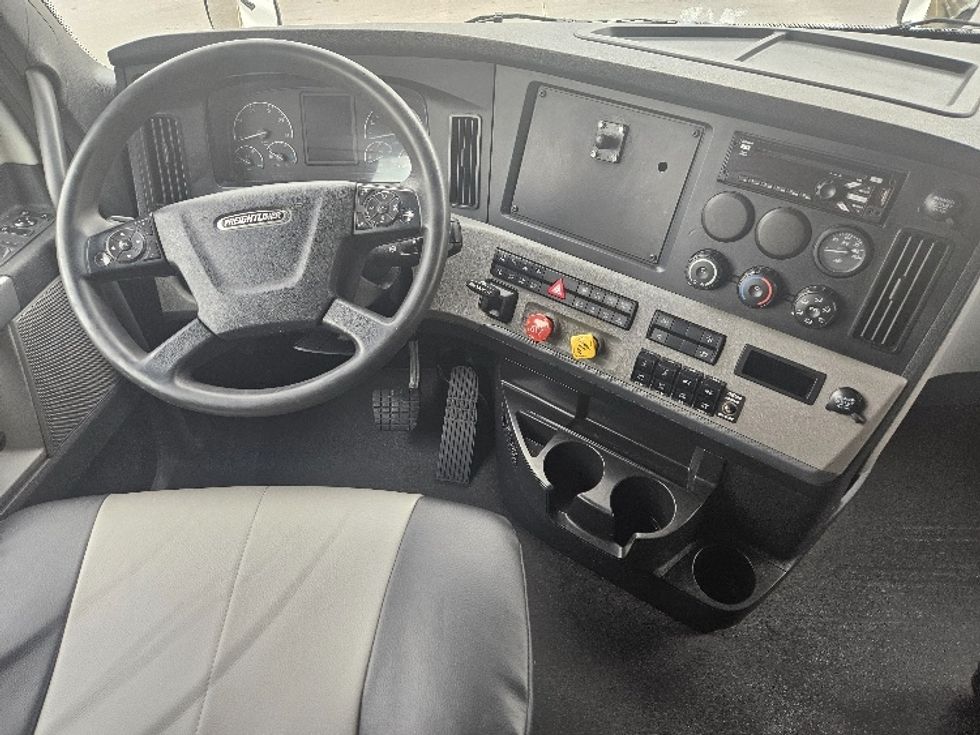 Sleeper Tractor-Heavy Duty Tractors-Freightliner-2020-T12664ST-Moberly-MO-591,492\n\t\tmiles-$ 53,750 - Image 11