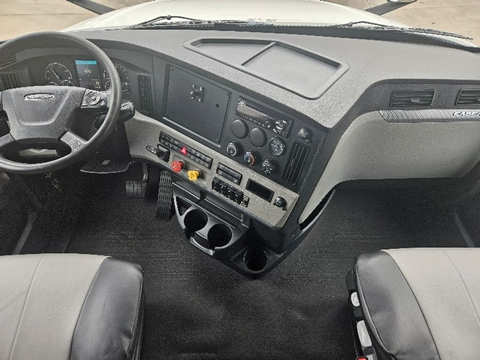 Sleeper Tractor-Heavy Duty Tractors-Freightliner-2020-T12664ST-Moberly-MO-591,492\n\t\tmiles-$ 53,750 - Image 12