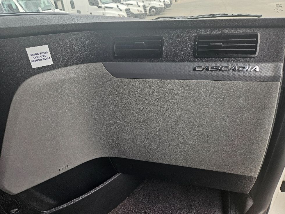 Sleeper Tractor-Heavy Duty Tractors-Freightliner-2020-T12664ST-Moberly-MO-591,492\n\t\tmiles-$ 53,750 - Image 14