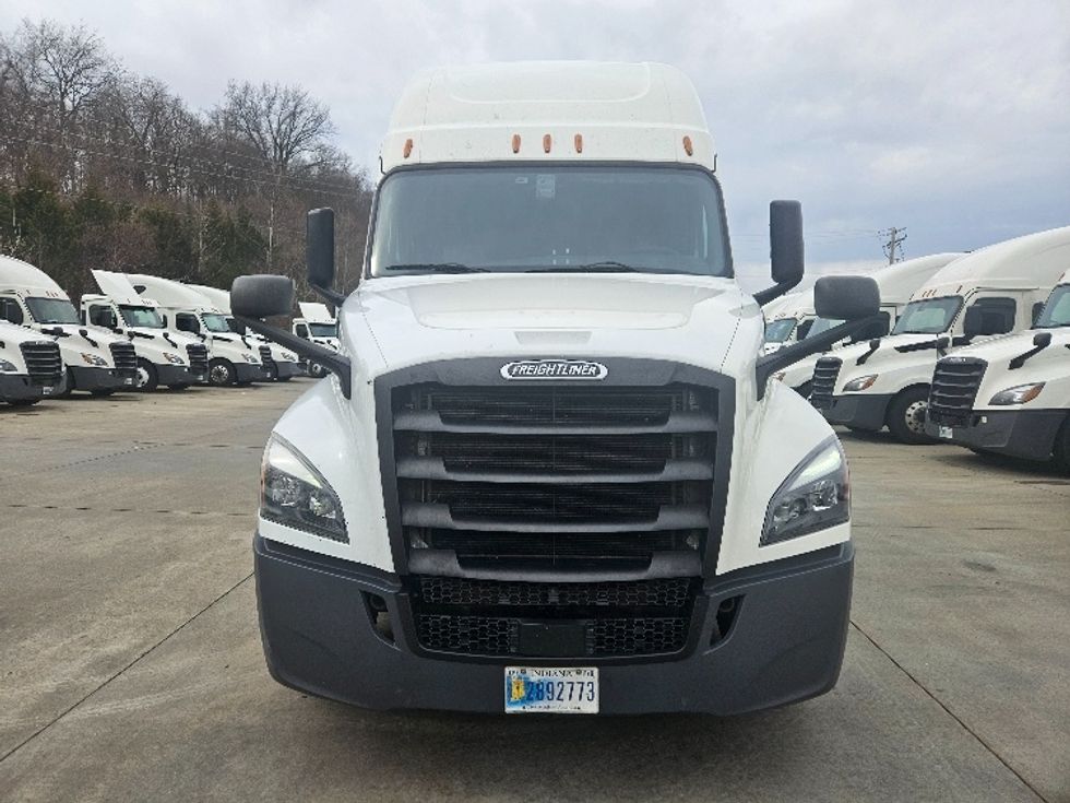 Sleeper Tractor-Heavy Duty Tractors-Freightliner-2020-T12664ST-Moberly-MO-591,492\n\t\tmiles-$ 53,750 - Image 2