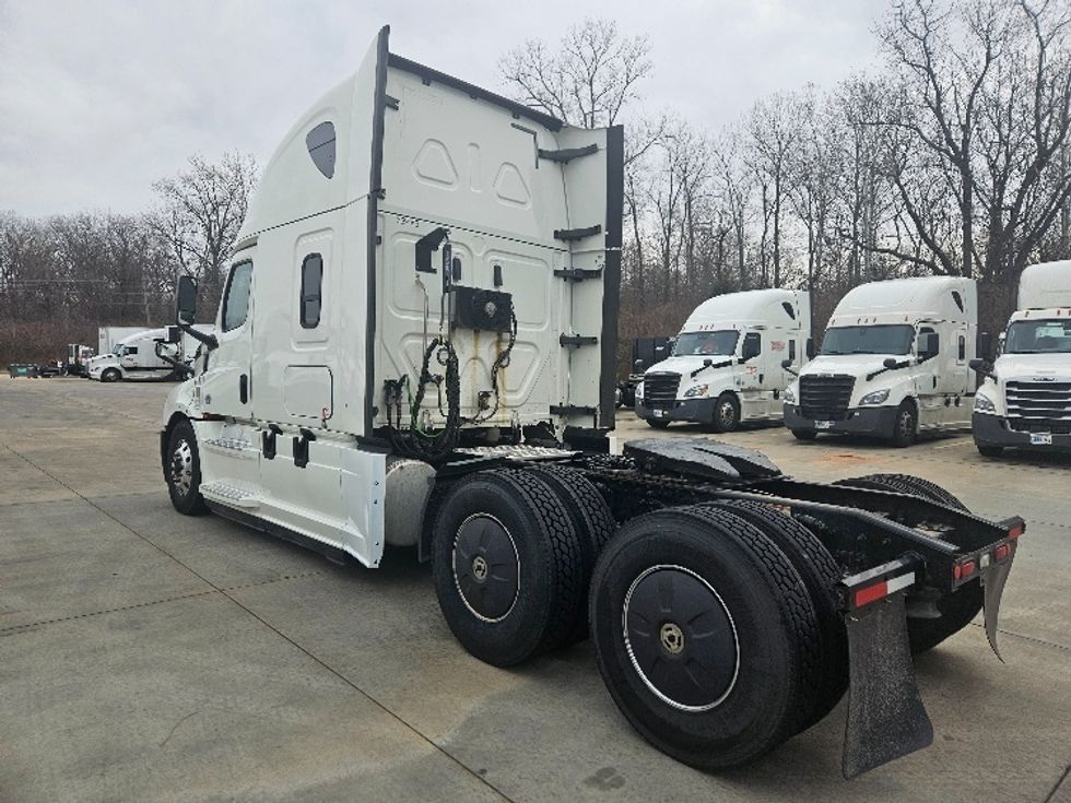Sleeper Tractor-Heavy Duty Tractors-Freightliner-2020-T12664ST-Moberly-MO-591,492\n\t\tmiles-$ 53,750 - Image 5