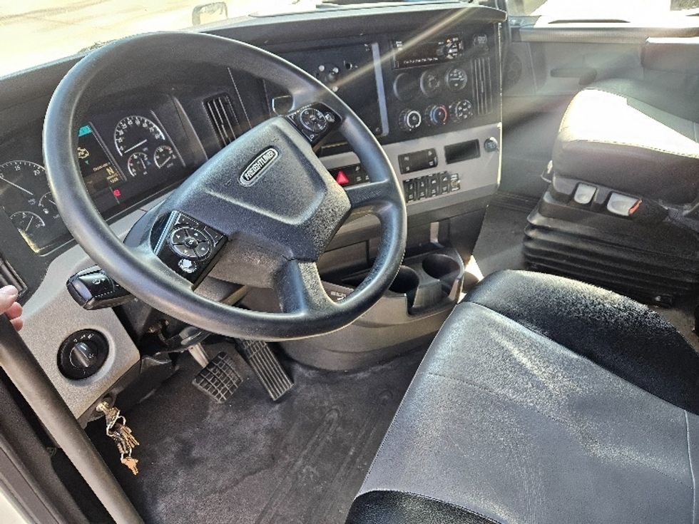 Sleeper Tractor-Heavy Duty Tractors-Freightliner-2020-T12664ST-Moberly-MO-593,403\n\t\tmiles-$ 53,750 - Image 10