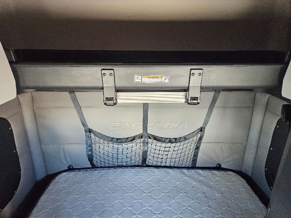 Sleeper Tractor-Heavy Duty Tractors-Freightliner-2020-T12664ST-Moberly-MO-593,403\n\t\tmiles-$ 53,750 - Image 16