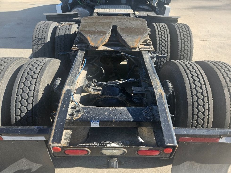 Sleeper Tractor-Heavy Duty Tractors-Freightliner-2020-T12664ST-Moberly-MO-593,403\n\t\tmiles-$ 53,750 - Image 6