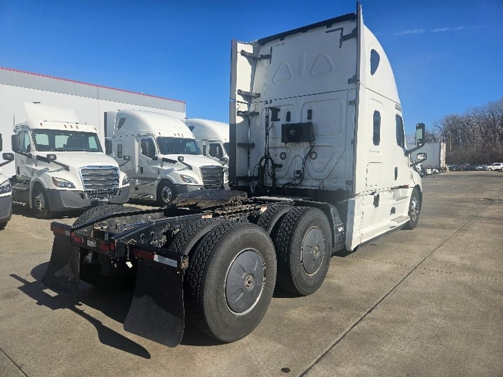 Sleeper Tractor-Heavy Duty Tractors-Freightliner-2020-T12664ST-Moberly-MO-593,403\n\t\tmiles-$ 53,750 - Image 7
