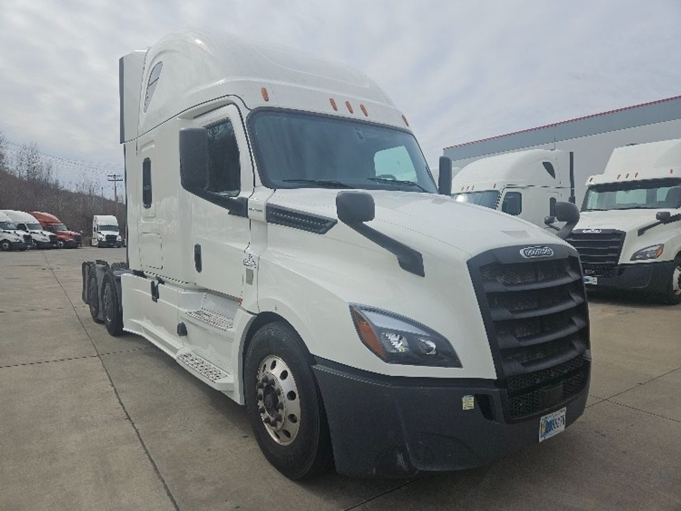 Sleeper Tractor-Heavy Duty Tractors-Freightliner-2020-T12664ST-Moberly-MO-602,724\n\t\tmiles-$ 53,000 - Image 1