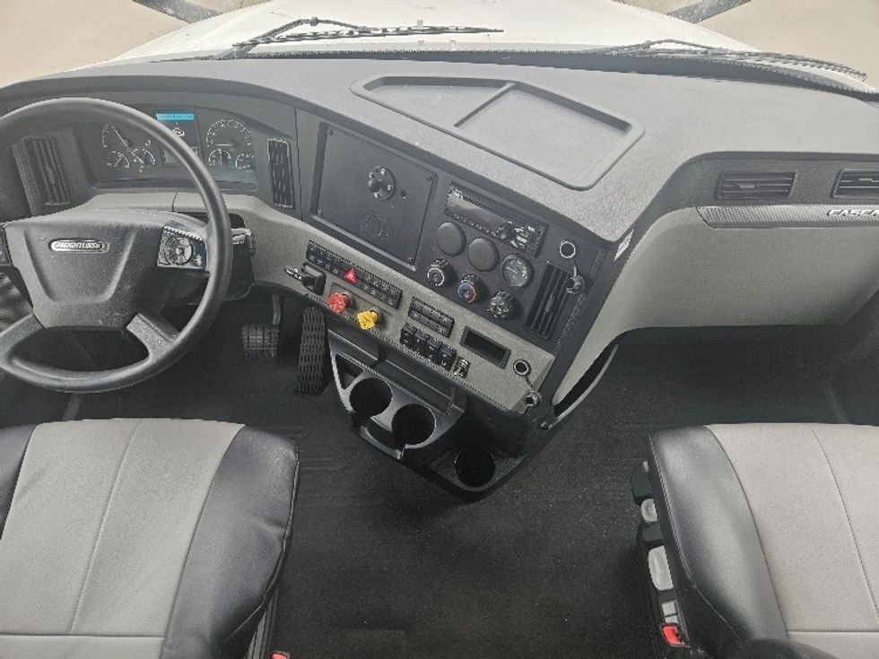 Sleeper Tractor-Heavy Duty Tractors-Freightliner-2020-T12664ST-Moberly-MO-602,724\n\t\tmiles-$ 53,000 - Image 12