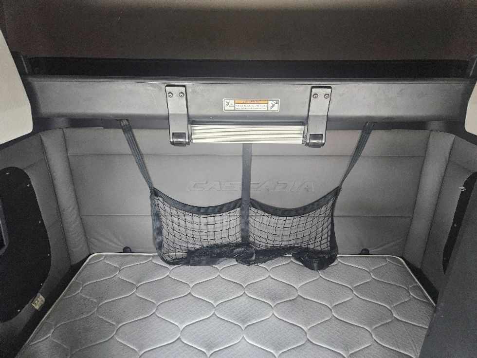 Sleeper Tractor-Heavy Duty Tractors-Freightliner-2020-T12664ST-Moberly-MO-602,724\n\t\tmiles-$ 53,000 - Image 16