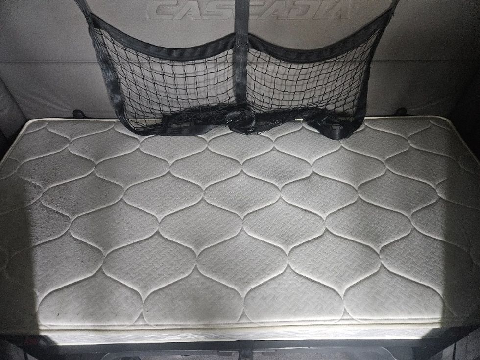 Sleeper Tractor-Heavy Duty Tractors-Freightliner-2020-T12664ST-Moberly-MO-602,724\n\t\tmiles-$ 53,000 - Image 17