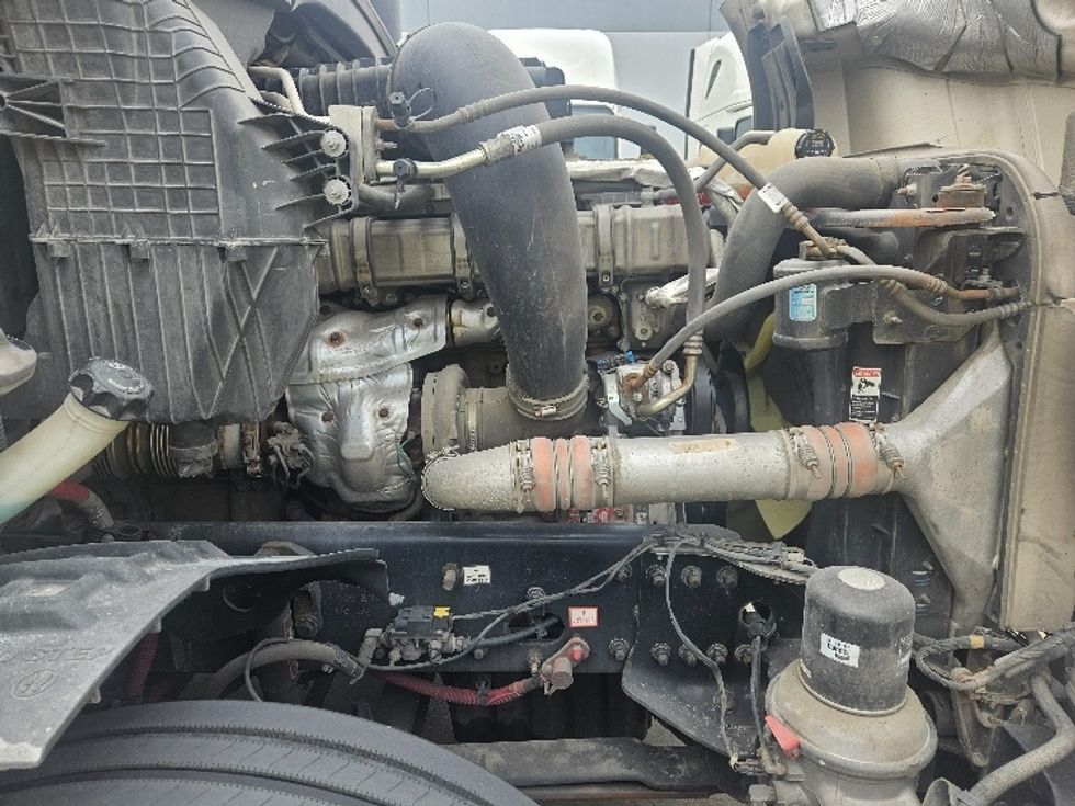 Sleeper Tractor-Heavy Duty Tractors-Freightliner-2020-T12664ST-Moberly-MO-602,724\n\t\tmiles-$ 53,000 - Image 20