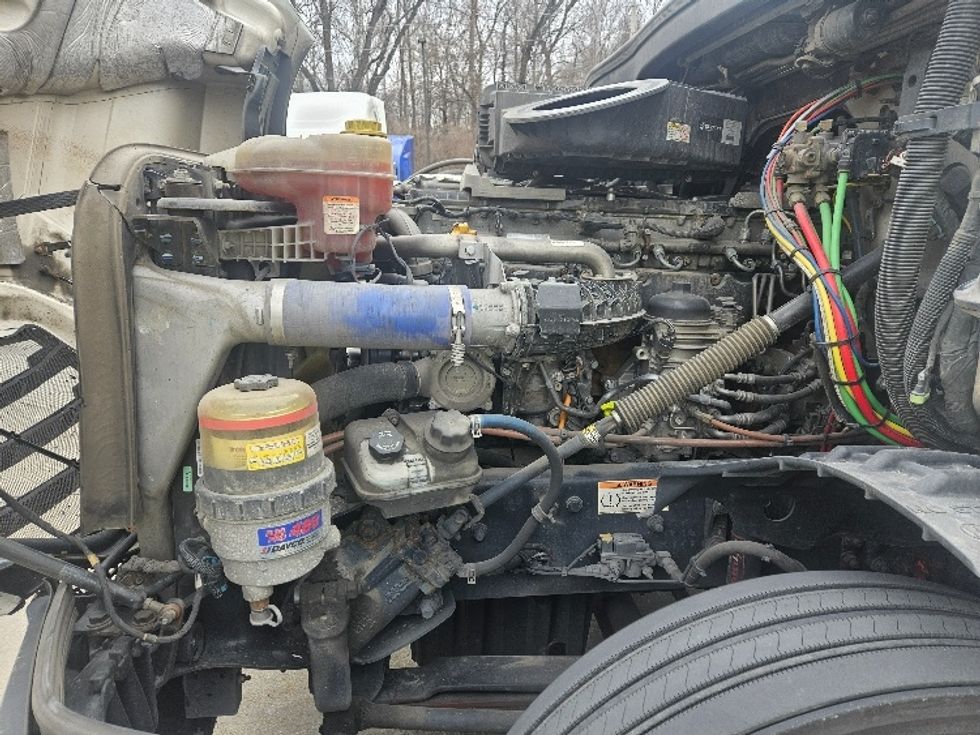 Sleeper Tractor-Heavy Duty Tractors-Freightliner-2020-T12664ST-Moberly-MO-602,724\n\t\tmiles-$ 53,000 - Image 21