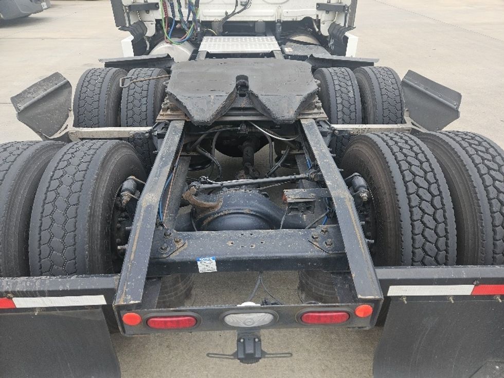 Sleeper Tractor-Heavy Duty Tractors-Freightliner-2020-T12664ST-Moberly-MO-602,724\n\t\tmiles-$ 53,000 - Image 6