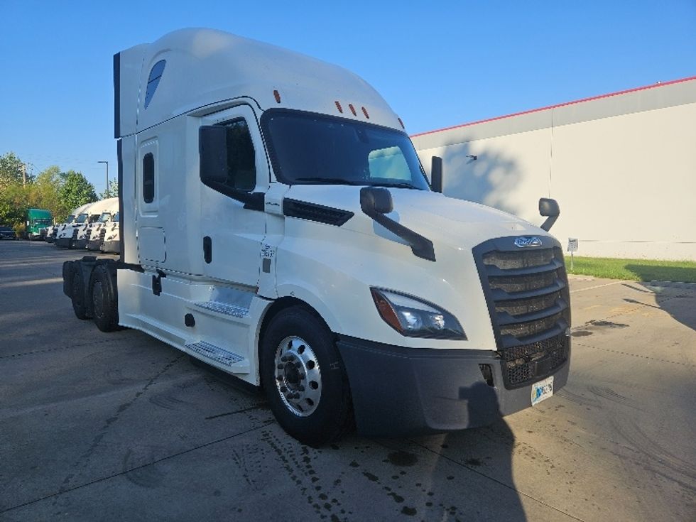 Sleeper Tractor-Heavy Duty Tractors-Freightliner-2020-T12664ST-Moberly-MO-603,094\n\t\tmiles-$ 57,000 - Image 1