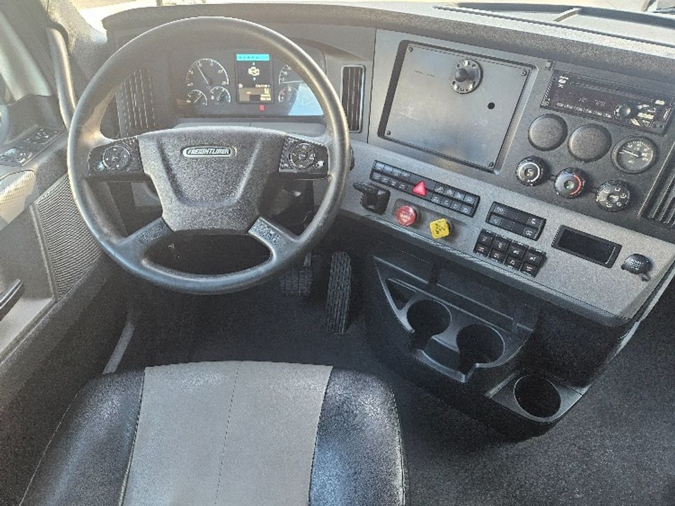 Sleeper Tractor-Heavy Duty Tractors-Freightliner-2020-T12664ST-Moberly-MO-603,094\n\t\tmiles-$ 57,000 - Image 11