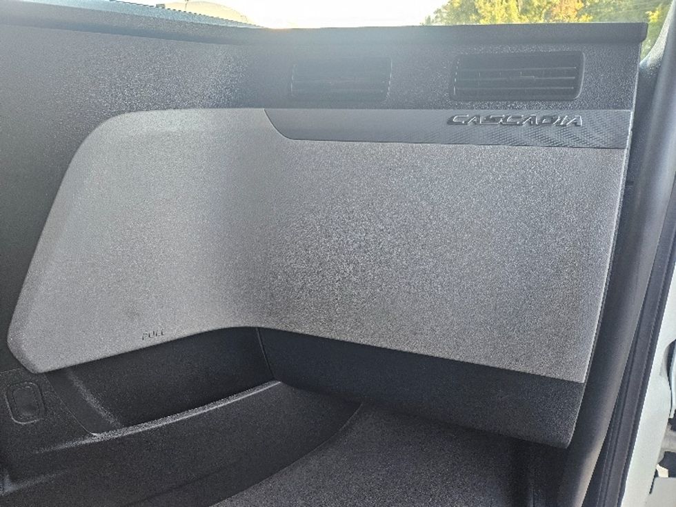 Sleeper Tractor-Heavy Duty Tractors-Freightliner-2020-T12664ST-Moberly-MO-603,094\n\t\tmiles-$ 57,000 - Image 14