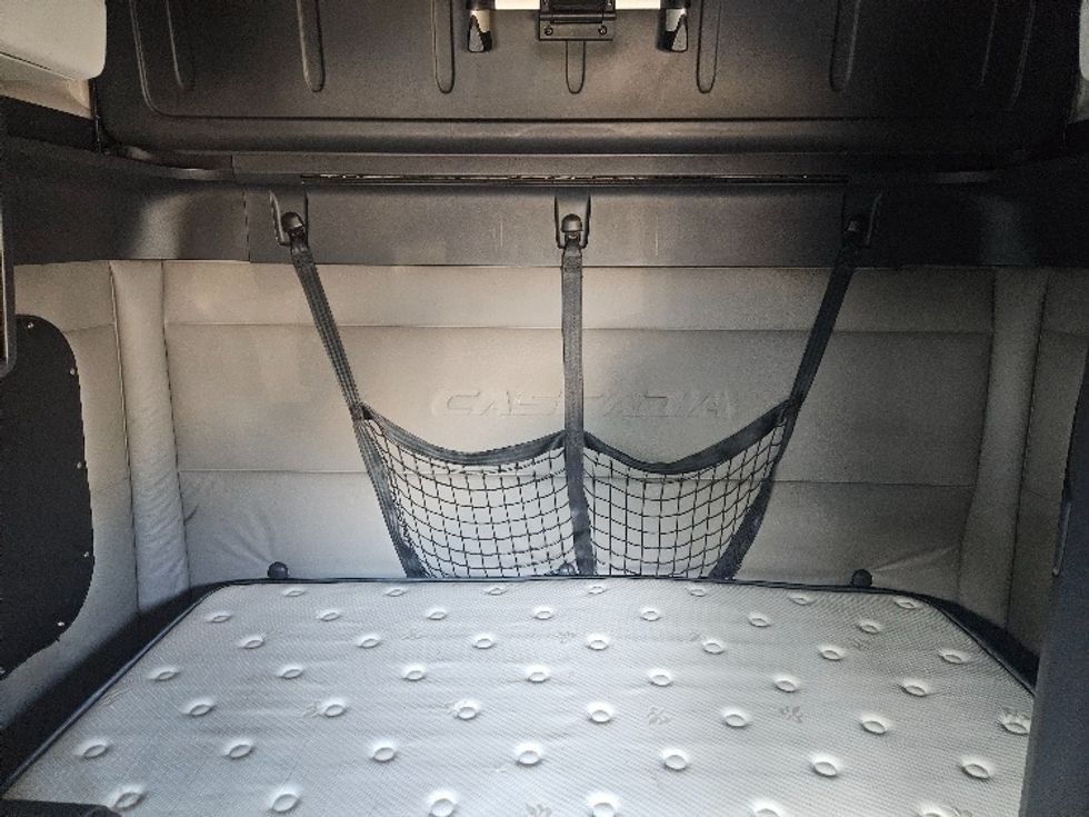 Sleeper Tractor-Heavy Duty Tractors-Freightliner-2020-T12664ST-Moberly-MO-603,094\n\t\tmiles-$ 57,000 - Image 16